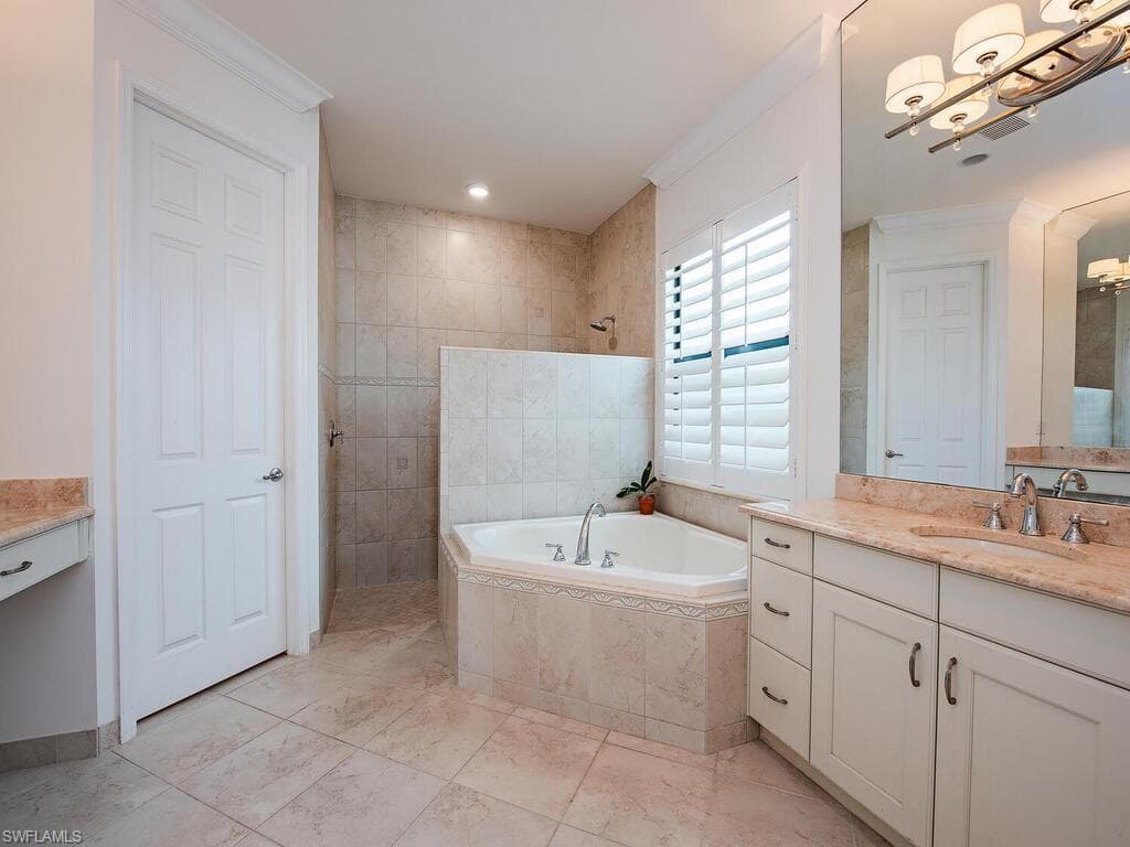 2750 Cinnamon Bay Cir, Naples, FL 34119-21