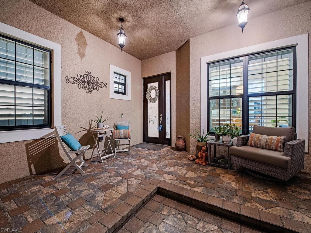 2750 Cinnamon Bay Cir, Naples, FL 34119-32