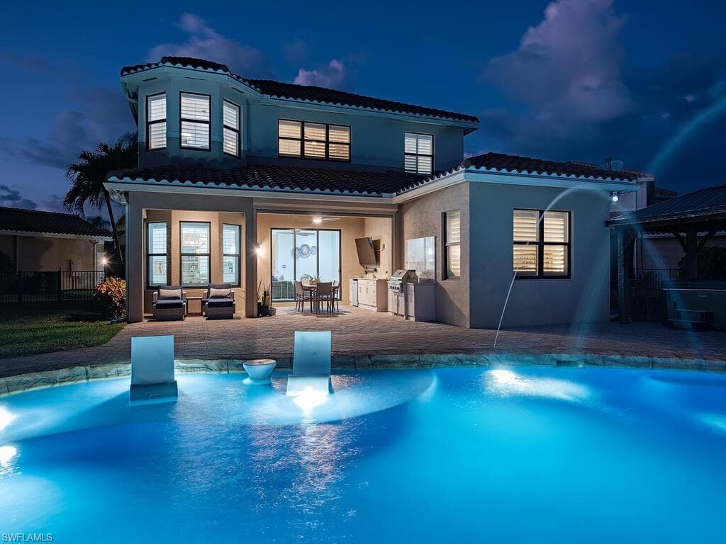 2750 Cinnamon Bay Cir, Naples, FL 34119-3