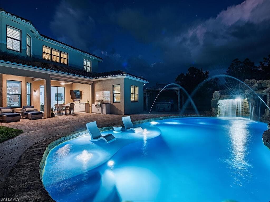 2750 Cinnamon Bay Cir, Naples, FL 34119-5