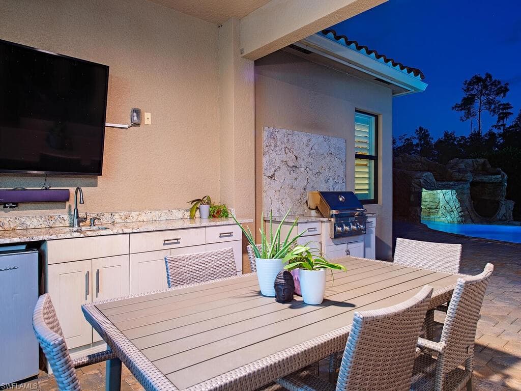 2750 Cinnamon Bay Cir, Naples, FL 34119-7