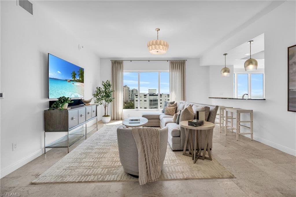 9235 Gulf Shore Dr Ph-01, Naples, FL 34108-8