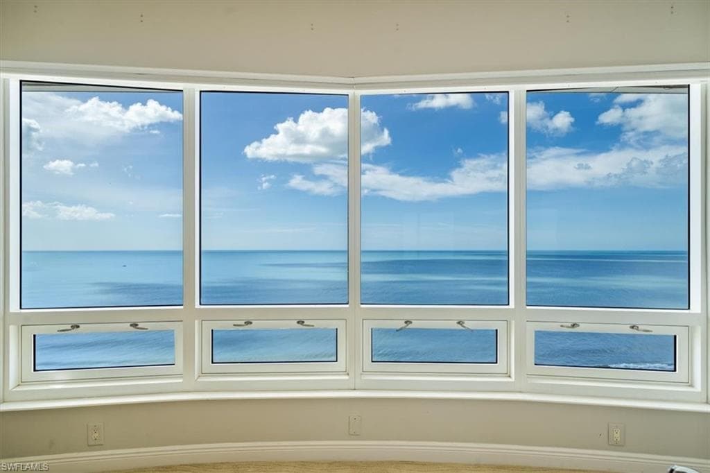 9235 Gulf Shore Dr Ph-01, Naples, FL 34108-9