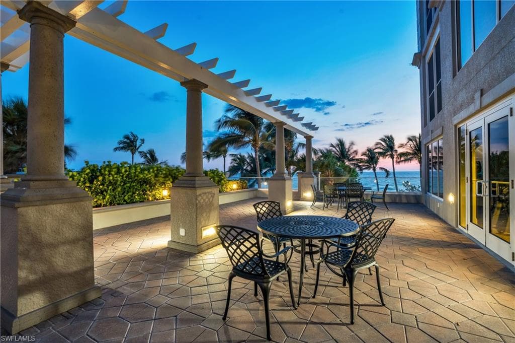 9235 Gulf Shore Dr Ph-01, Naples, FL 34108-24