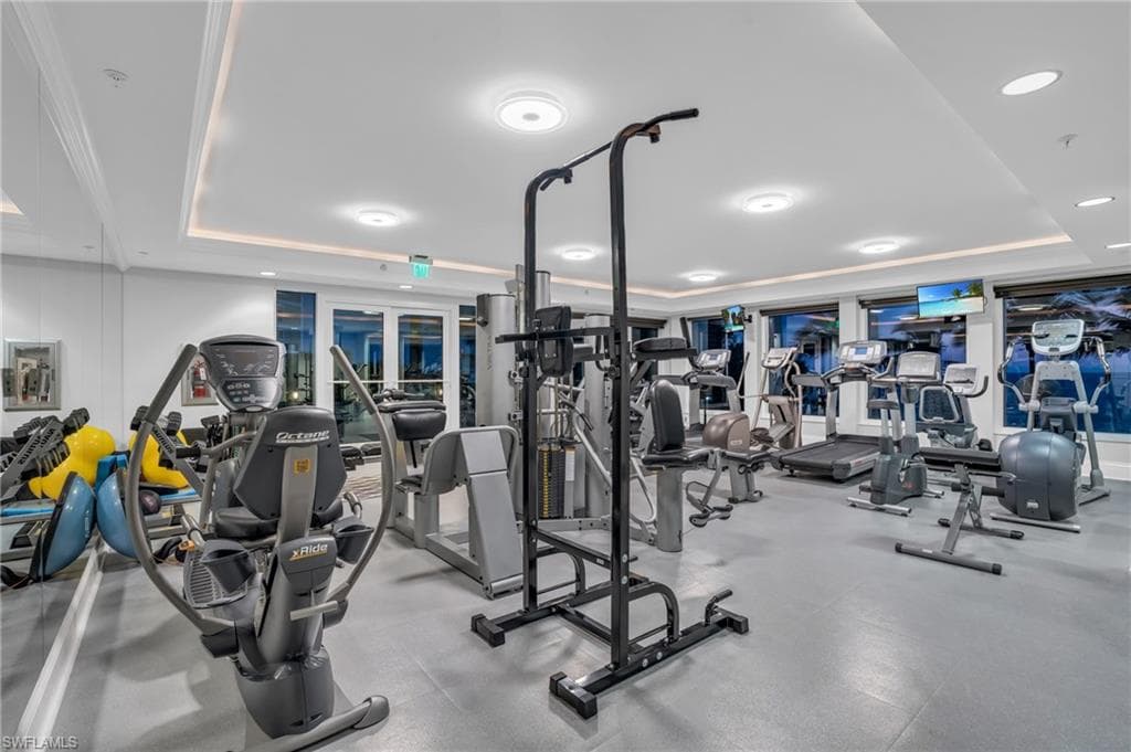 9235 Gulf Shore Dr Ph-01, Naples, FL 34108-25