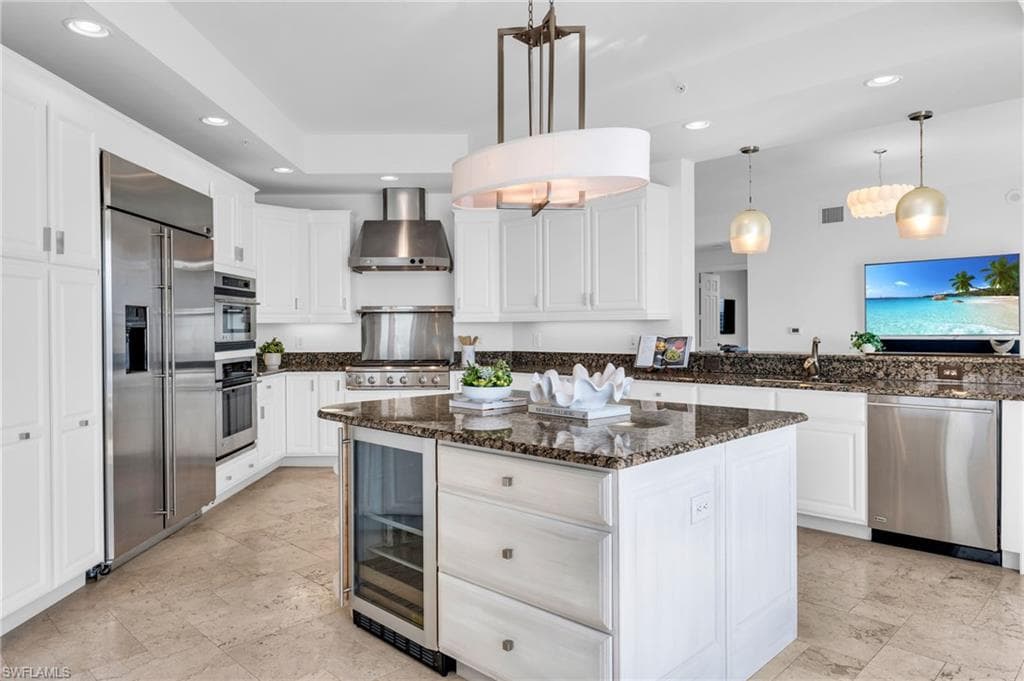 9235 Gulf Shore Dr Ph-01, Naples, FL 34108-6