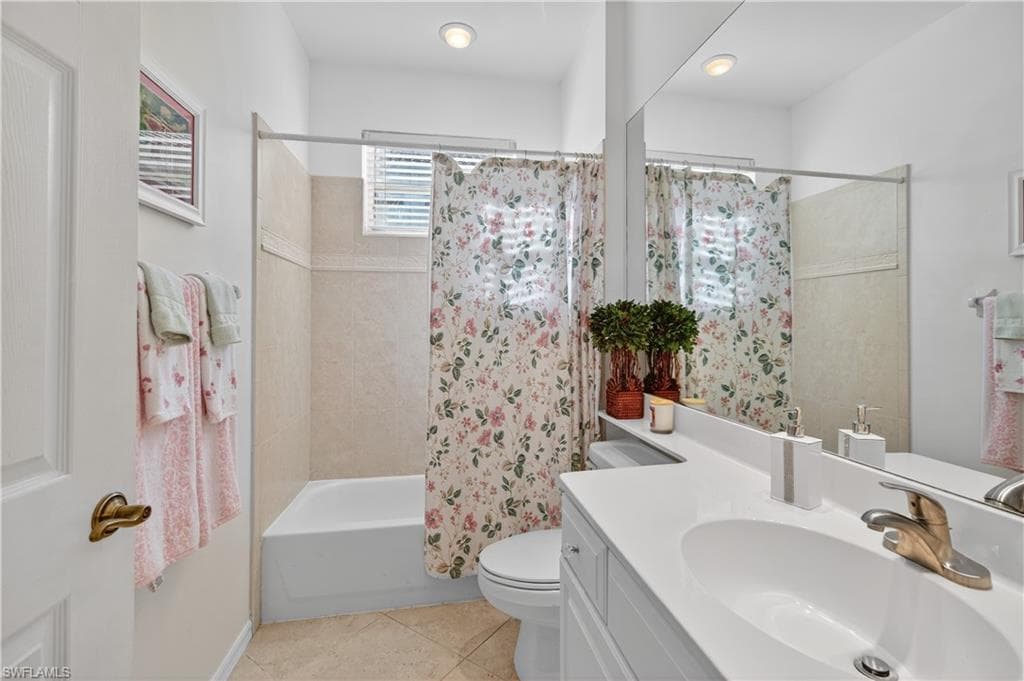 8223 Parkstone Pl 2201, Naples, FL 34120-22