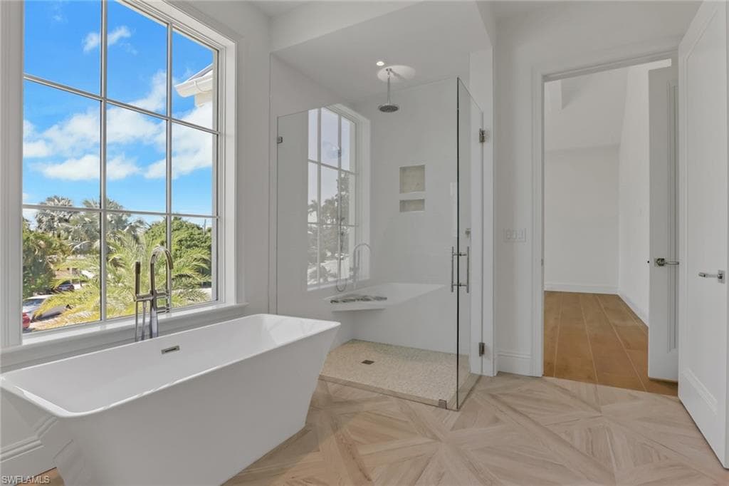 1747 Harbor Ln, Naples, FL 34104-9