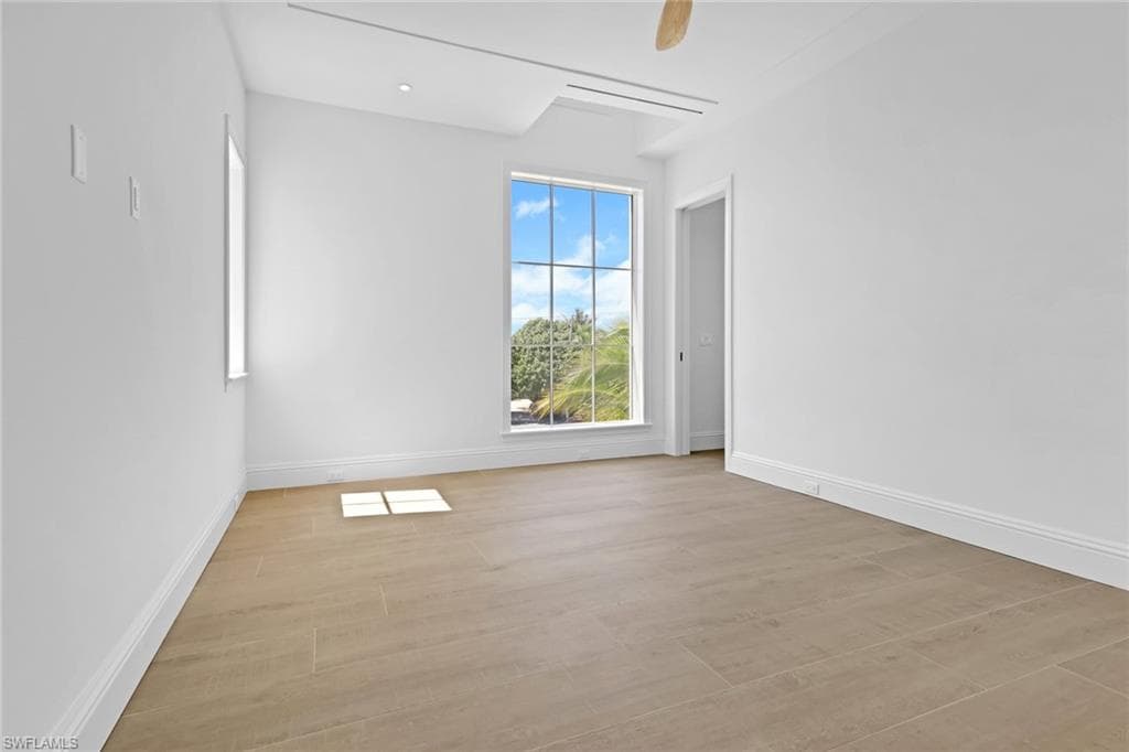 1747 Harbor Ln, Naples, FL 34104-15