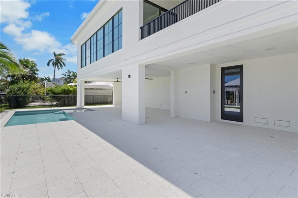 1747 Harbor Ln, Naples, FL 34104-21