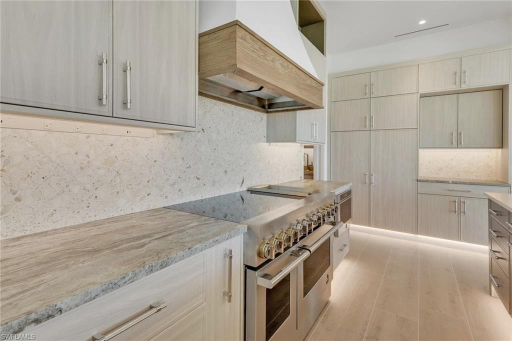 1747 Harbor Ln, Naples, FL 34104-5