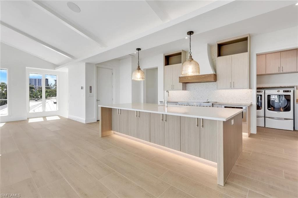 1747 Harbor Ln, Naples, FL 34104-7