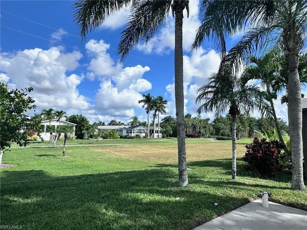 1659 Diamond Lake Cir, Naples, FL 34114-8