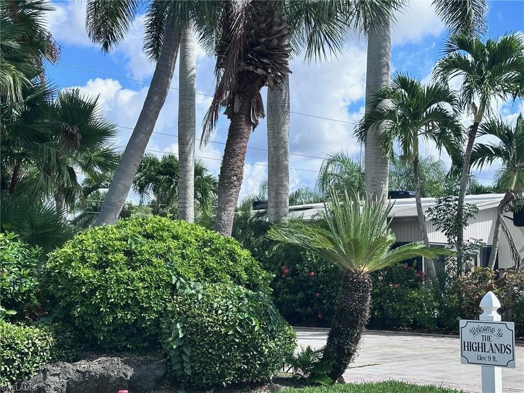 1659 Diamond Lake Cir, Naples, FL 34114-12