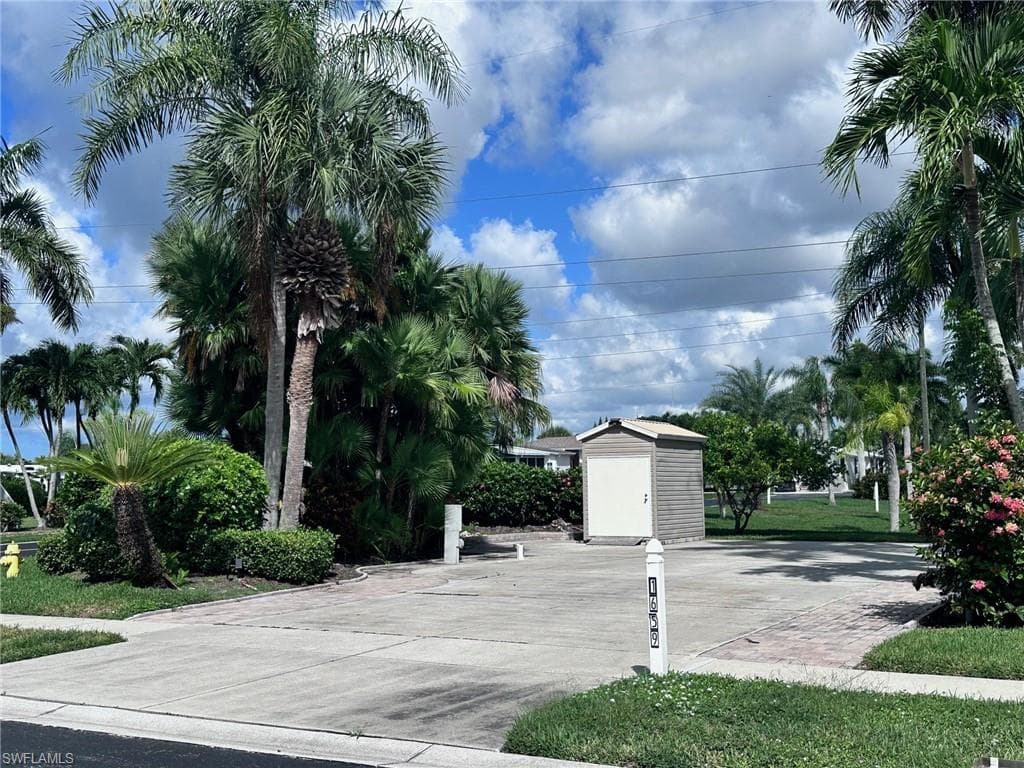 1659 Diamond Lake Cir, Naples, FL 34114-1