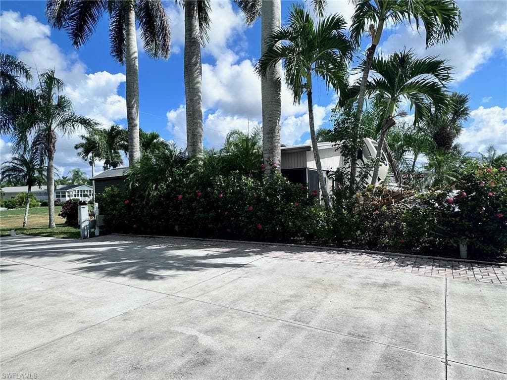 1659 Diamond Lake Cir, Naples, FL 34114-5