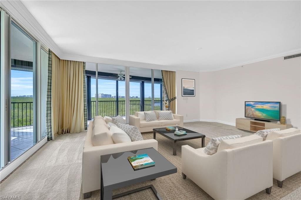 425 Cove Tower Dr 701, Naples, FL 34110-46