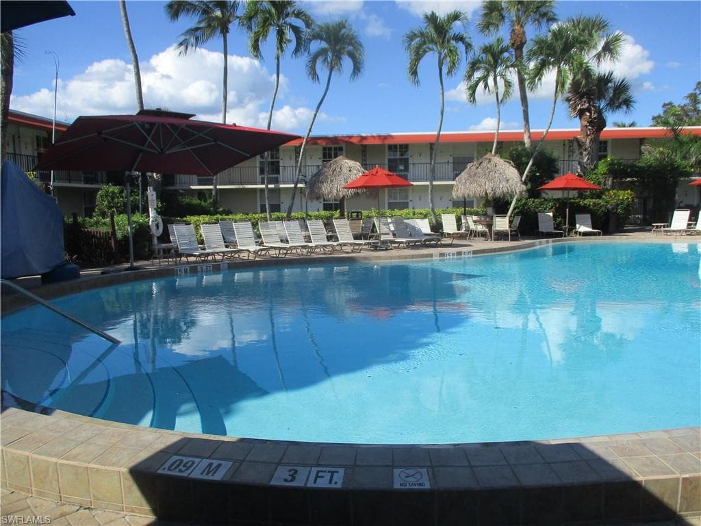 2555 9th St N 131, Naples, FL 34103-11