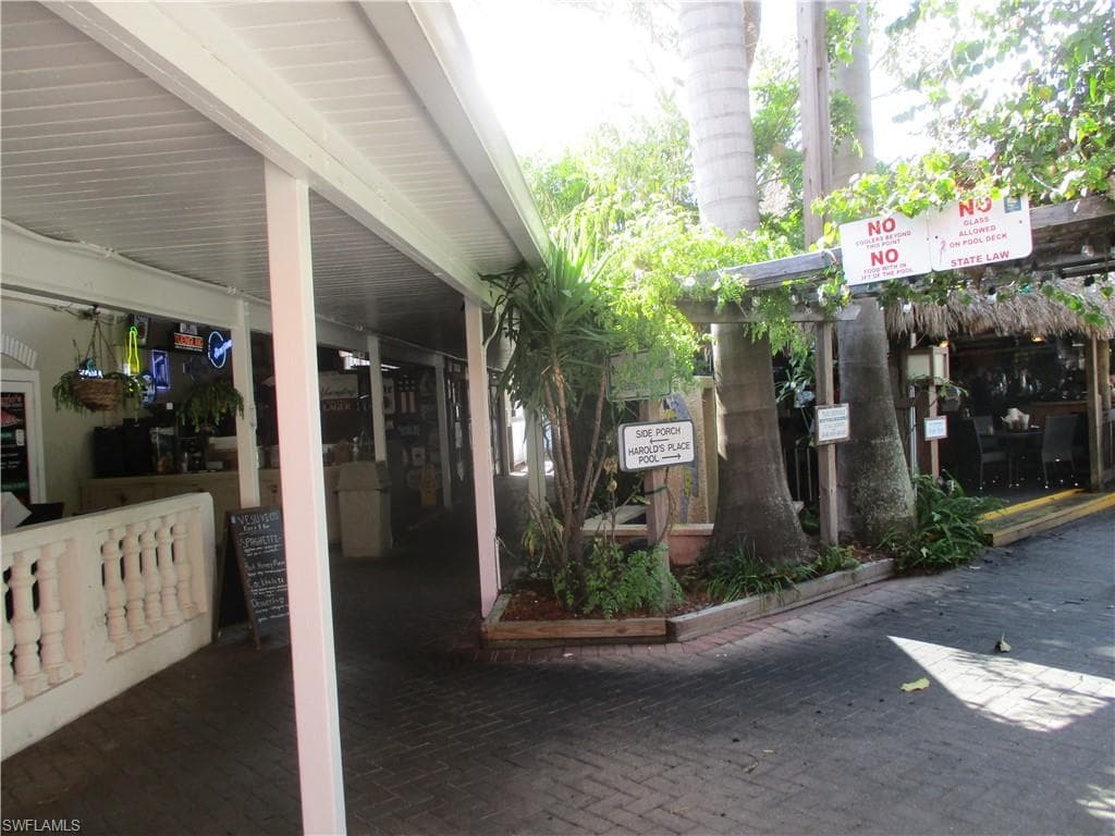 2555 9th St N 131, Naples, FL 34103-13