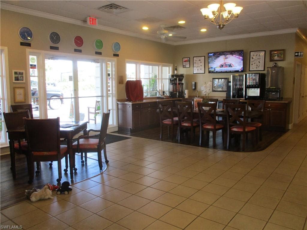 2555 9th St N 131, Naples, FL 34103-15