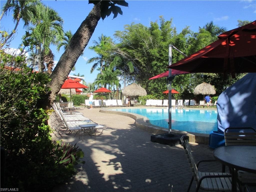 2555 9th St N 131, Naples, FL 34103-16