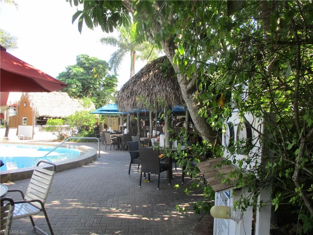 2555 9th St N 131, Naples, FL 34103-17