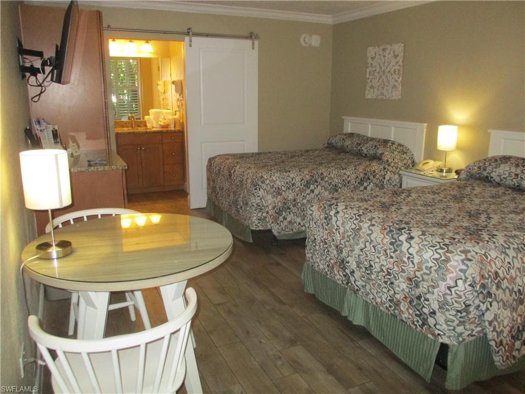 2555 9th St N 131, Naples, FL 34103-2