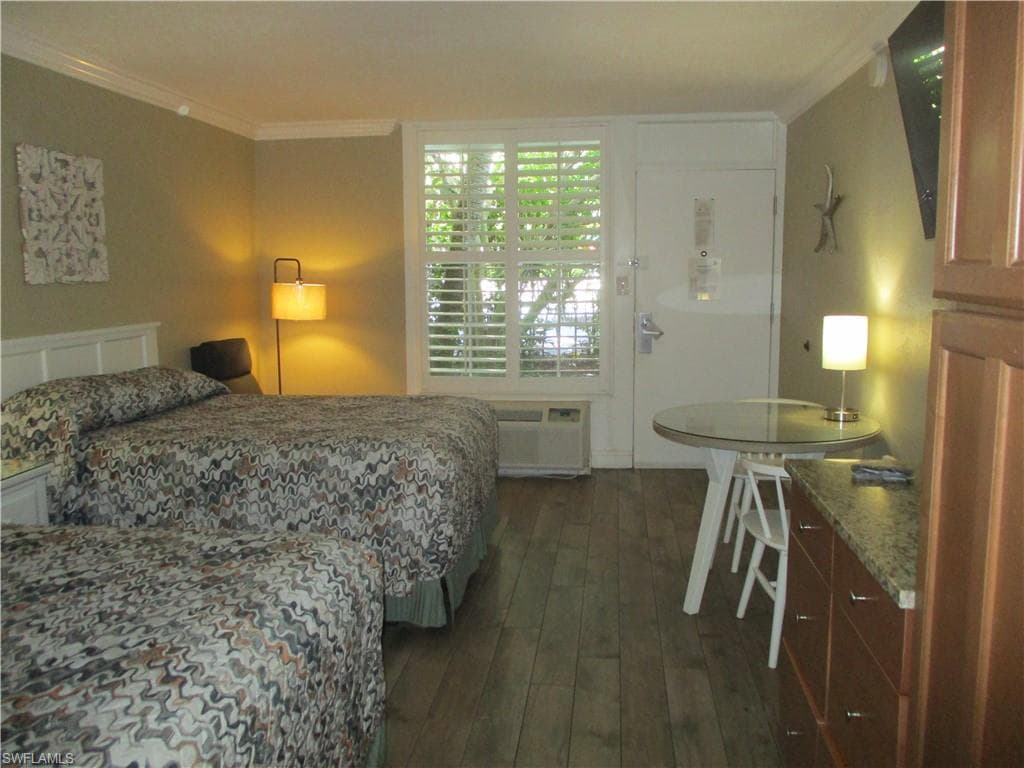 2555 9th St N 131, Naples, FL 34103-5