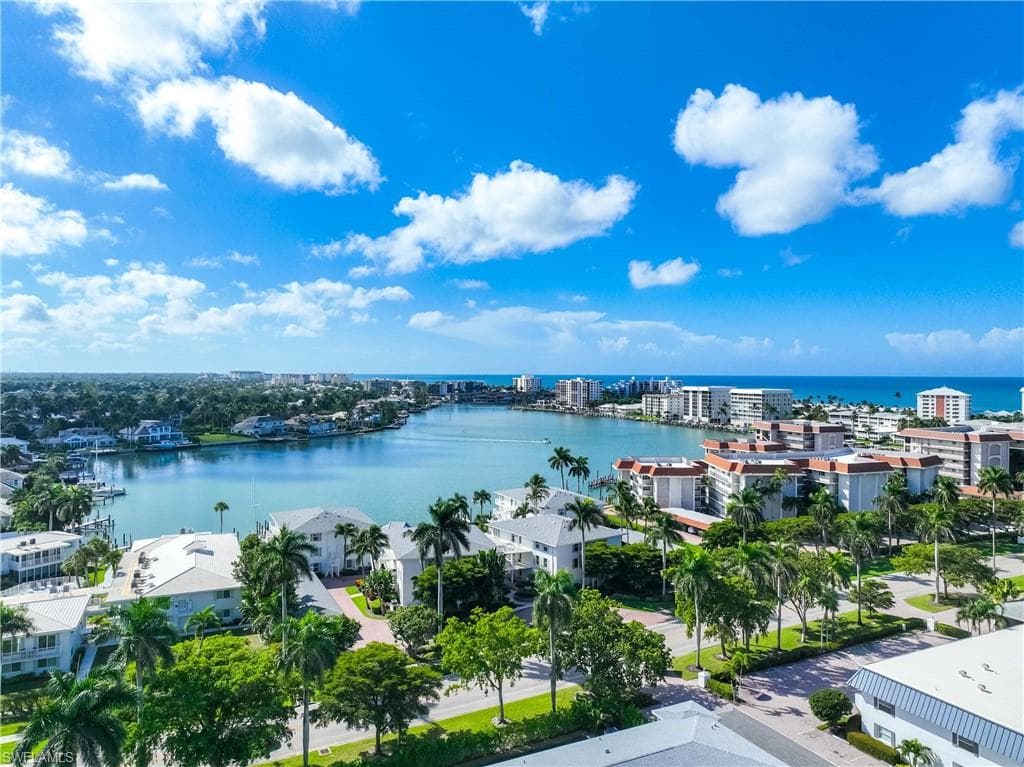 383 Harbour Dr 309, Naples, FL 34103-8