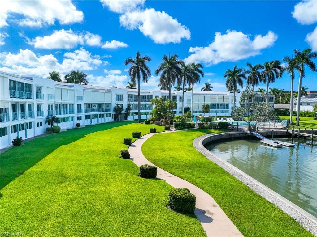 383 Harbour Dr 309, Naples, FL 34103-10