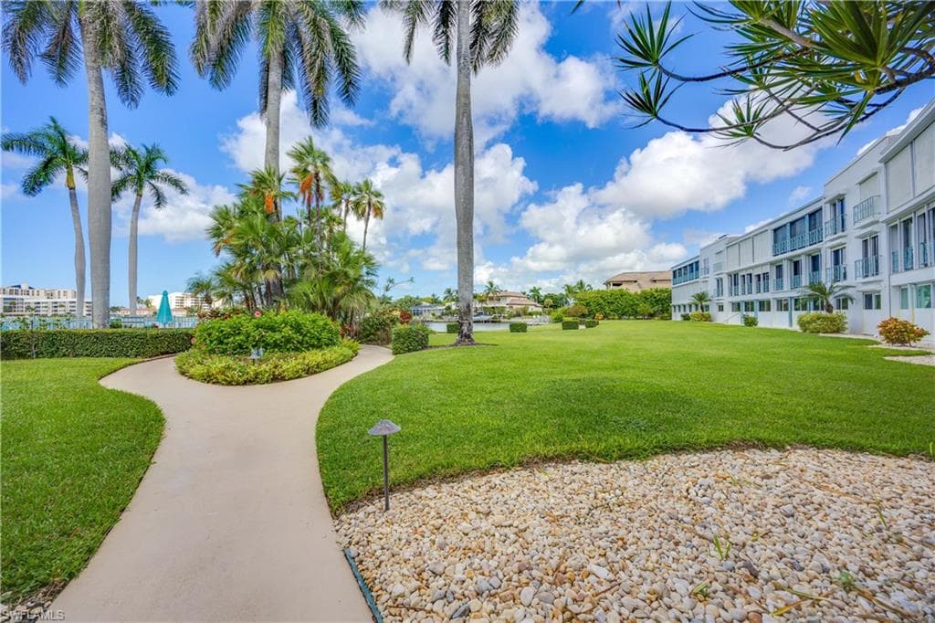 383 Harbour Dr 309, Naples, FL 34103-11