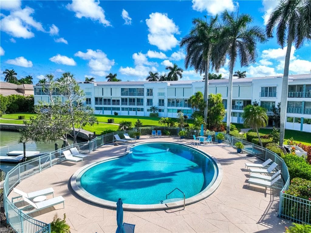 383 Harbour Dr 309, Naples, FL 34103-12