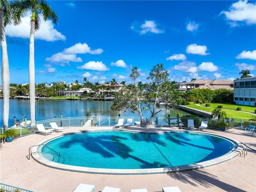 383 Harbour Dr 309, Naples, FL 34103-13