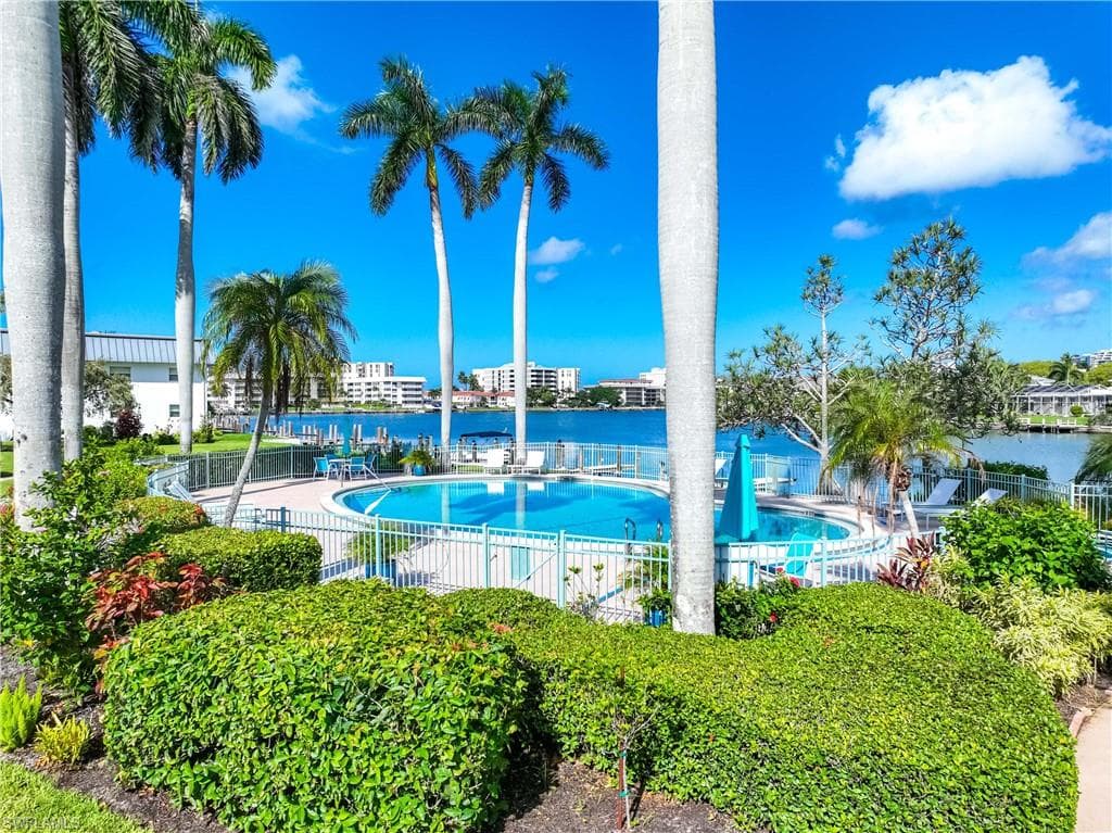 383 Harbour Dr 309, Naples, FL 34103-15