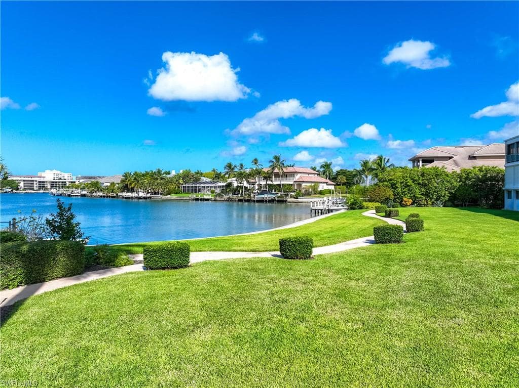 383 Harbour Dr 309, Naples, FL 34103-16