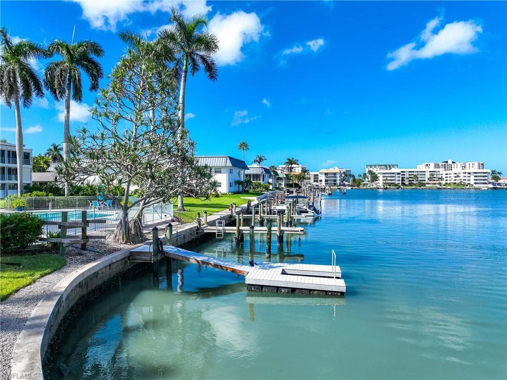 383 Harbour Dr 309, Naples, FL 34103-19