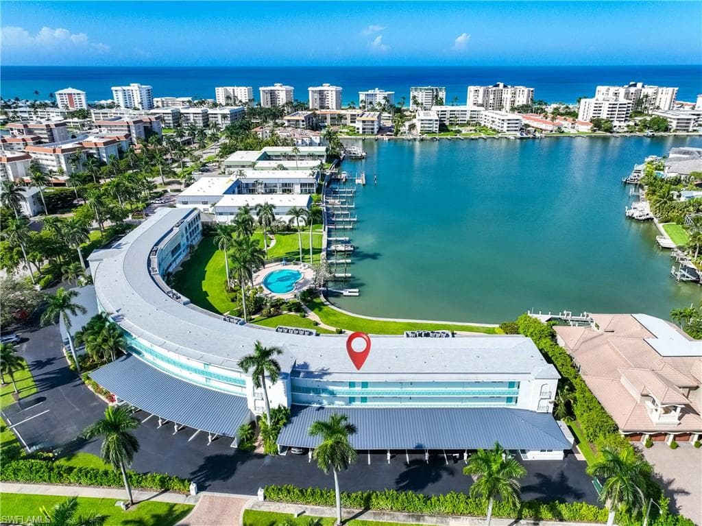 383 Harbour Dr 309, Naples, FL 34103-1