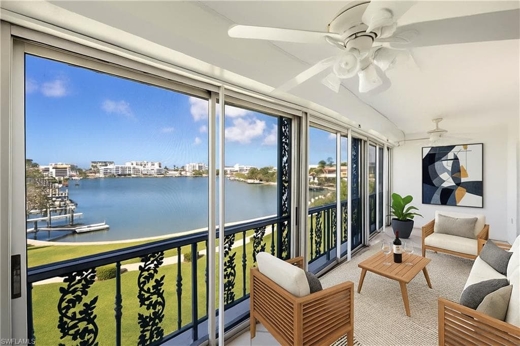 383 Harbour Dr 309, Naples, FL 34103-30