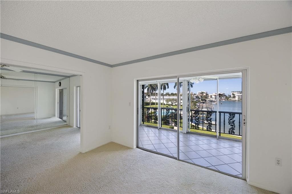 383 Harbour Dr 309, Naples, FL 34103-33