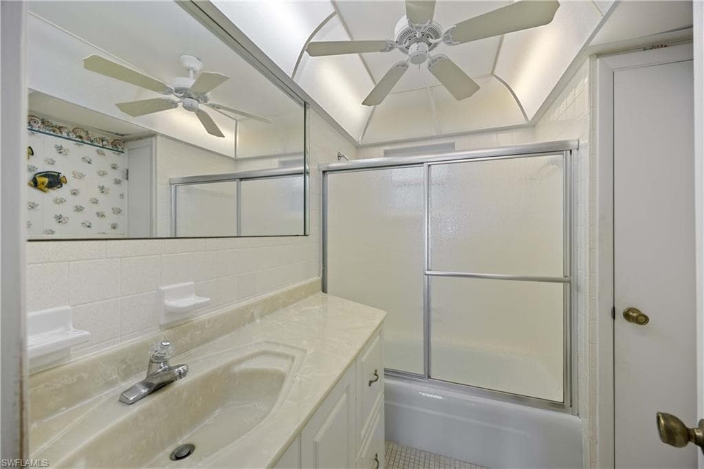 383 Harbour Dr 309, Naples, FL 34103-37