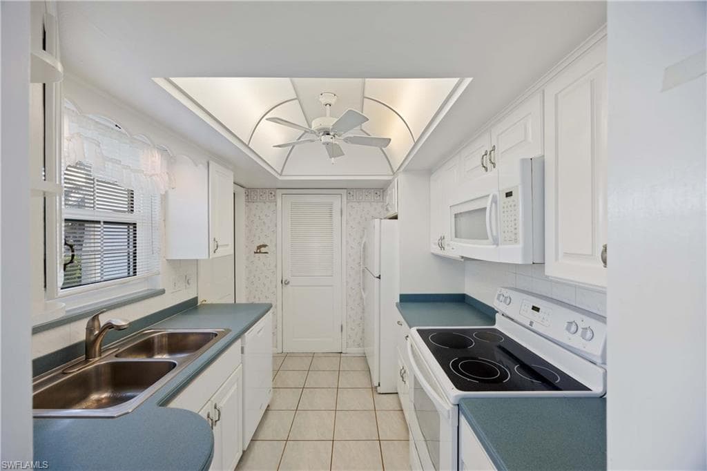 383 Harbour Dr 309, Naples, FL 34103-42