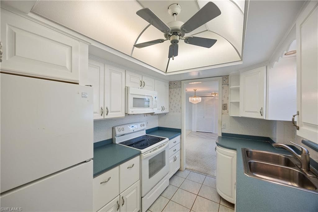 383 Harbour Dr 309, Naples, FL 34103-43