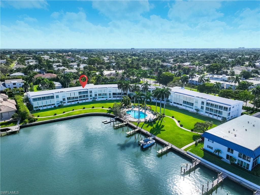 383 Harbour Dr 309, Naples, FL 34103-4