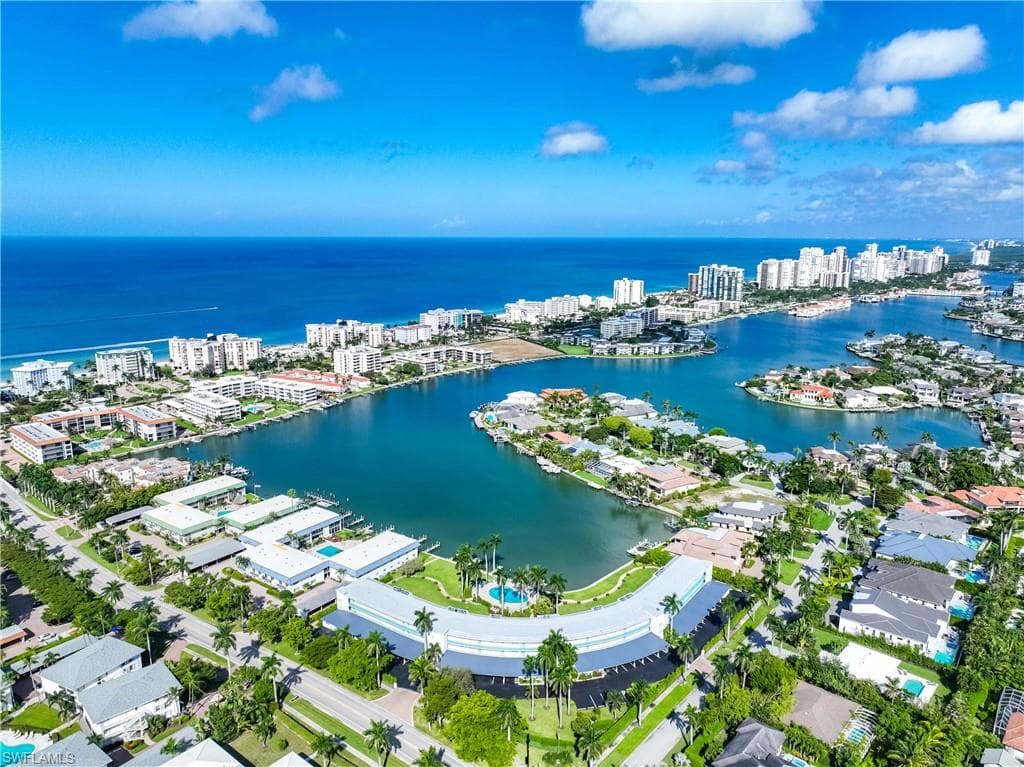 383 Harbour Dr 309, Naples, FL 34103-5