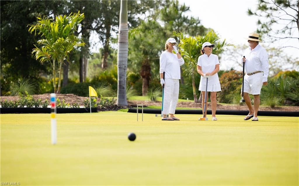 301 Courtside Dr C101, Naples, FL 34105-27