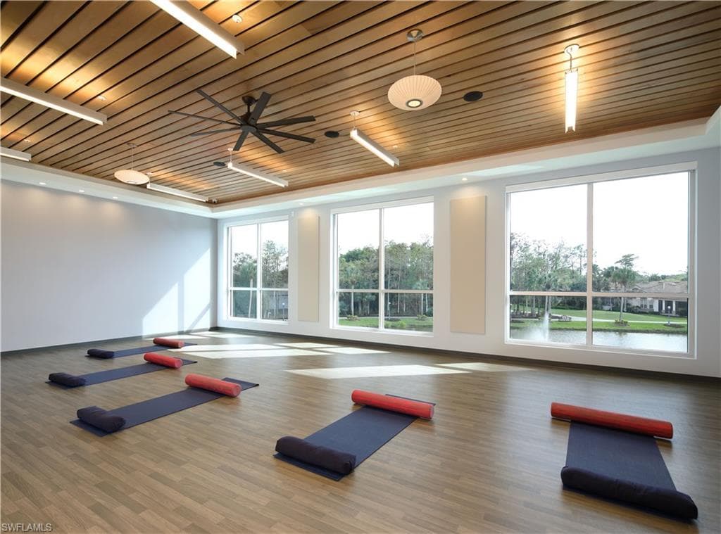 301 Courtside Dr C101, Naples, FL 34105-37