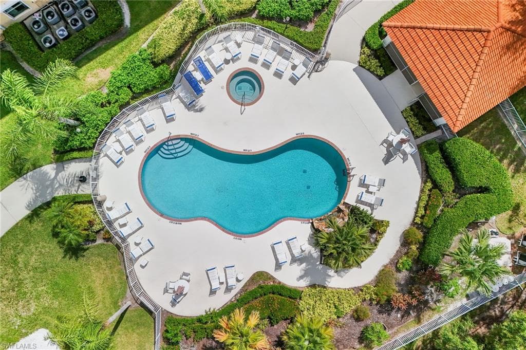 9165 Celeste Dr 3-102, Naples, FL 34113-15