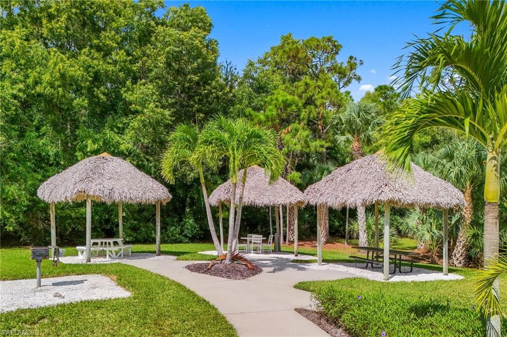 9165 Celeste Dr 3-102, Naples, FL 34113-16