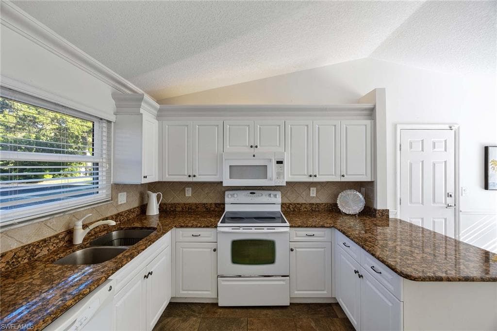 394 Emerald Bay Cir F1, Naples, FL 34110-8