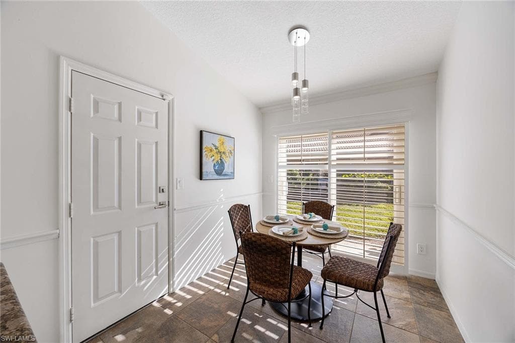 394 Emerald Bay Cir F1, Naples, FL 34110-10